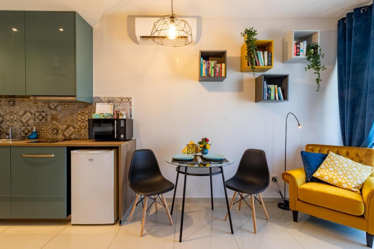 Light House - Seafront Cosy Studio With Library Πάφος Εξωτερικό φωτογραφία