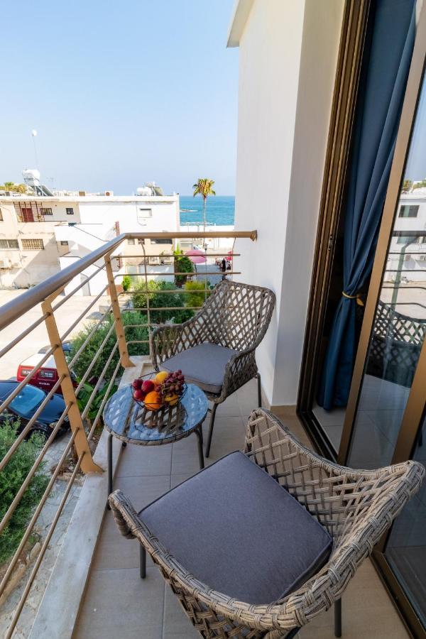 Light House - Seafront Cosy Studio With Library Πάφος Εξωτερικό φωτογραφία