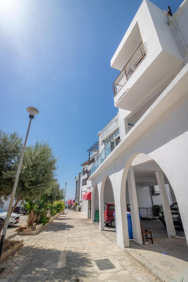 Light House - Seafront Cosy Studio With Library Πάφος Εξωτερικό φωτογραφία